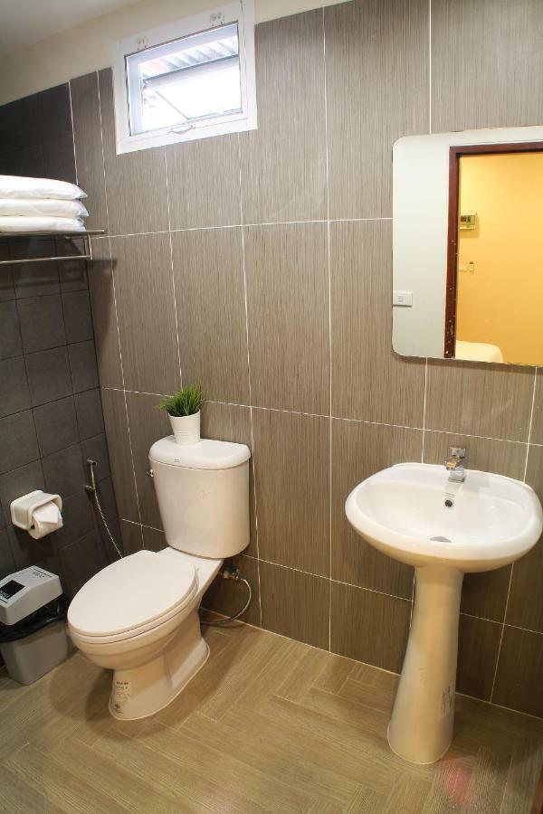 S'Prima Hostel Phitsanulok Ngoại thất bức ảnh